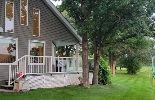 Belmont Cabin | Pelican Lake Fish & Golf Get-Away, Beautiful Pleasant Valley Home