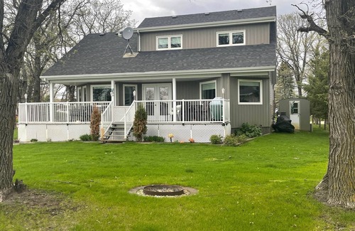 Belmont Cabin | Pelican Lake Fish & Golf Get-Away, Beautiful Pleasant Valley Home