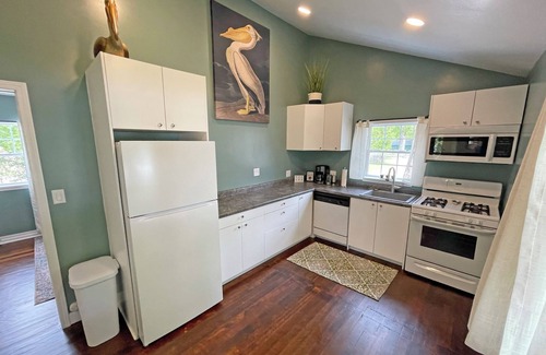 Spring Grove Cottage | Pelican LakeHouse w/boat slip & sauna - sleeps 4