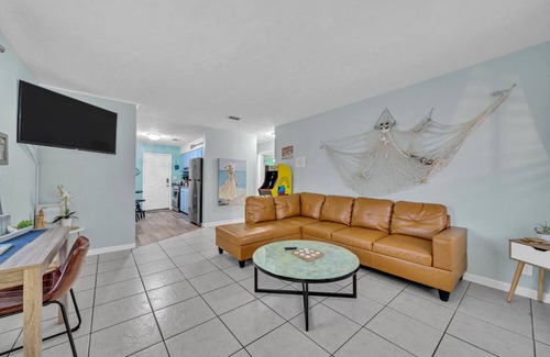 Gulf Lagoon Beach House | Pelican Paradise ~ Cozy getaway less than 1/4 of a mile from the beach!