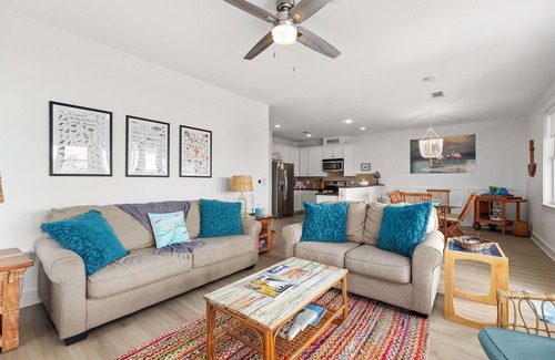 Red Fish Cove Condo | Pelican Place -Beach Front-Ocean View- Next to Beach Club