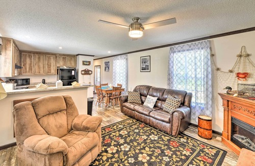 Harkers Island House | 'Pelican Place' Coastal Cottage Walk to Back Sound