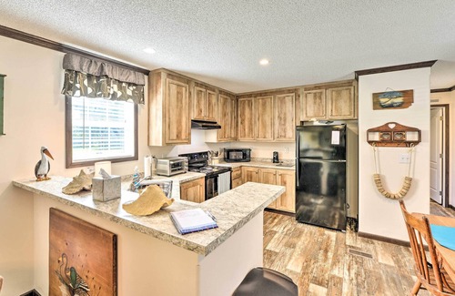 Harkers Island House | 'Pelican Place' Coastal Cottage Walk to Back Sound