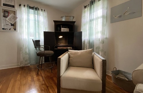 Kingsville Cottage | Pelican Place ❤️ WALK EVERYWHERE! nYour home away from home.