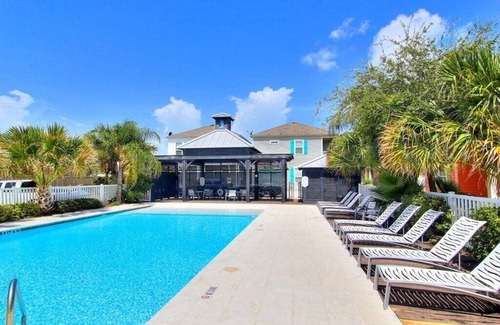 Sailhouse House | Pelican Point at Sailhouse with Pool and Pier