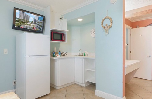 Clearwater Beach Condo | Pelican Pointe 424:Walk to Beach~Pool~Free Parking