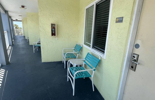 Clearwater Beach Condo | Pelican Pointe 414:Walk to Beach~Pool~Free Parking