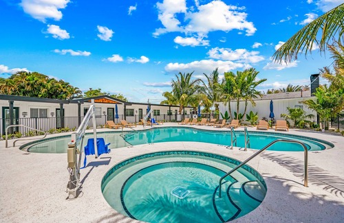 Bradenton Beach Apartment | Pelican Post at Anna Maria Island Inn