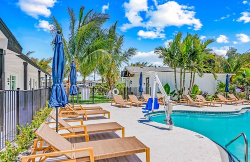 Bradenton Beach Apartment | Pelican Post at Anna Maria Island Inn