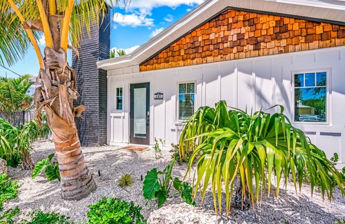 Bradenton Beach Apartment | Pelican Post at Anna Maria Island Inn