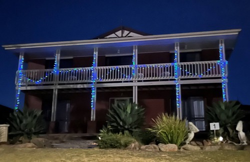 White Sands House | Pelican Retreat @ Riverglen - Ideal for tradies, corporate, families & holidays.