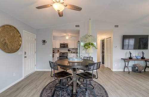 South Waterfront Park House | Pelican's Canal House- Bring your Boat and Dog!