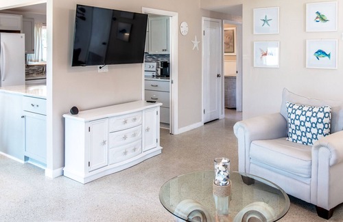 Painters Walk House | Pelican's Coastal Retreat: Steps to the Beach and Private Pool!n