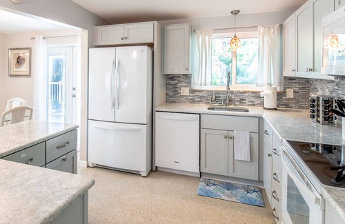 Painters Walk House | Pelican's Coastal Retreat: Steps to the Beach and Private Pool!n