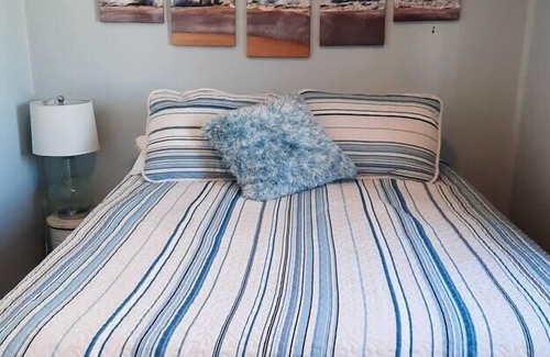 Grayland Cottage | "Pelican's Perch" 1-bedroom cottage- walk to beach