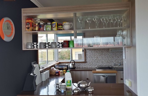 Portland North House | pelican view - see the sea in our peaceful family/pet-friendly elevated home