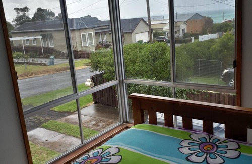 Portland North House | pelican view - see the sea in our peaceful family/pet-friendly elevated home