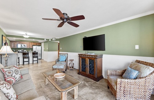 Holiday Beach Condo | Pelican Walk 211- FREE Beach Chairs! Gulf Front!