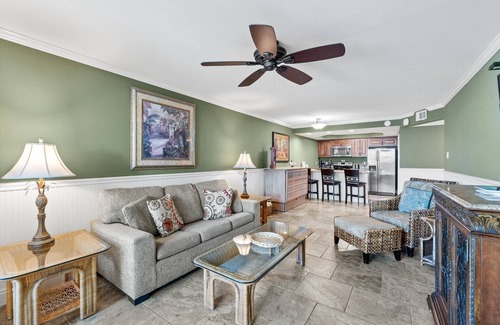 Holiday Beach Condo | Pelican Walk 211- FREE Beach Chairs! Gulf Front!