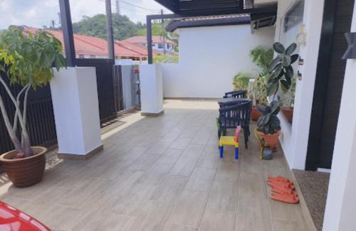 Miri Villa | Pelita Commercial Centre Homestay 百丽达商圈民宿 9pax