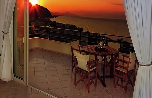 Paralia Platanou House | Peloponissos Silver House