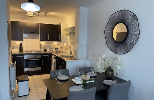 Hoxton West Apartment | Peloton Organic Health Apartment in Angel, Islington Old Street