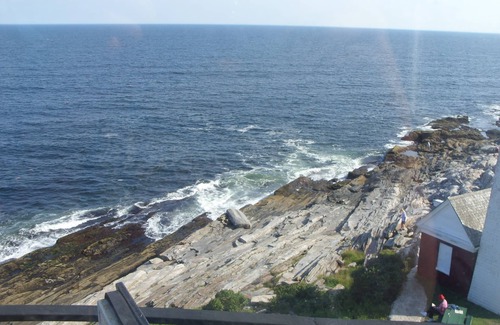 Pemaquid Point House | Pemaquid Point Cottage-Cliff Road-Fireplace-2 minute walk to Lighthouse-Pets ok