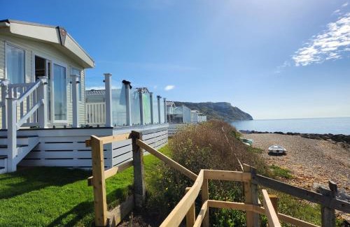 Holworth Resort | Pemberton Avon pitch 30 Creek Caravan Park dog friendly