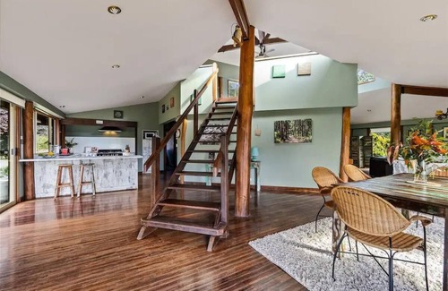 Pemberton House | Pemberton Forest View Retreat
