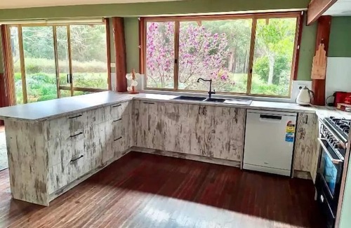 Pemberton House | Pemberton Forest View Retreat