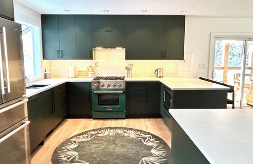 Pemberton House | Pemberton home with hot tub & sauna – 30 minutes from Whistler Village