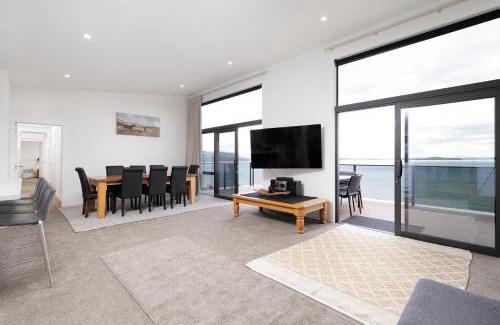 Moeraki House | Pembroke Heights