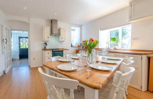 Pembroke House | Pembrokeshire Near Beach With A Hot Tub
