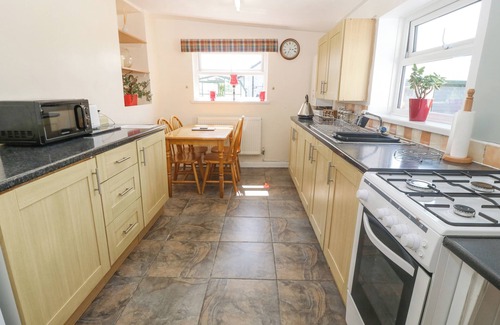 Llanddaniel Fab Cottage | PEN BONC, pet friendly, with a garden in Llanddaniel Near Gaerwen