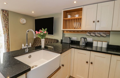 Glanwydden House | PEN Y BONT UCHA, character holiday cottage in Penrhyn Bay