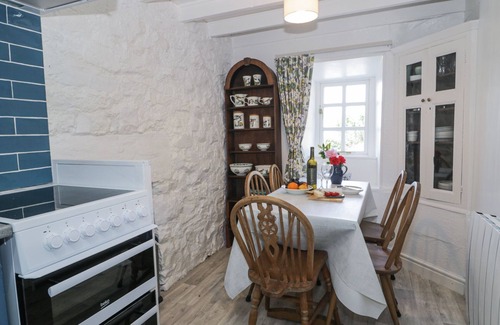Harlech Cottage | PEN Y BRYN BACH, pet friendly, country holiday cottage in Harlech