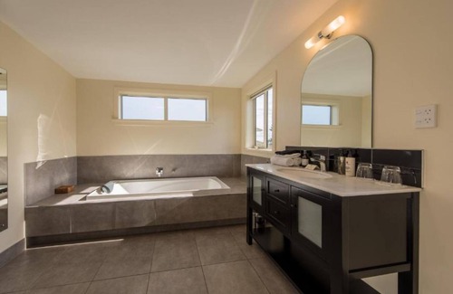 Oamaru Cabin | Pen-y-bryn Lodge