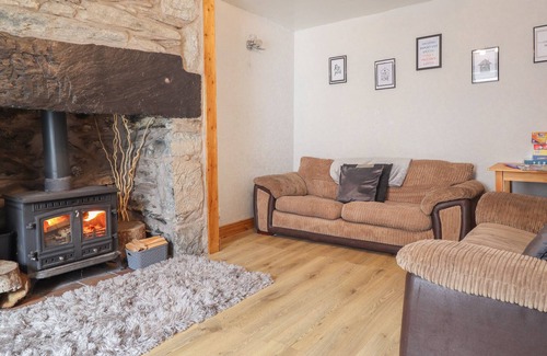 Manod House | PEN Y GARTH, pet friendly, with open fire in Blaenau Ffestiniog