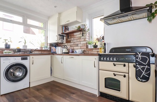 St Austell Cottage | PENANG, pet friendly, with open fire in St Austell