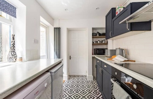 Penarth House | Penarth Townhouse close to Sea and City