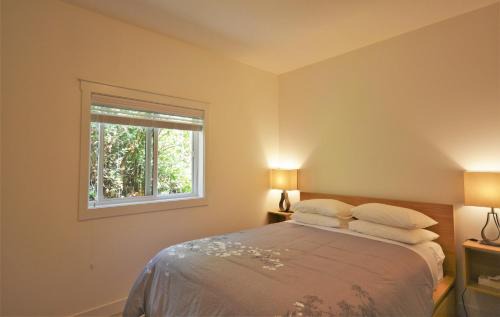Garden Bay Hotel | Pender Harbour Resort & Marina
