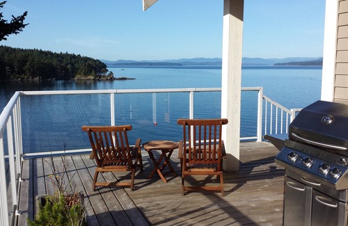 Pender Island Cottage | PENDER ISLAND GETAWAY - Luxury Modern Cottage For Rent: