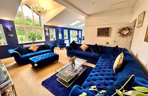 Usk House | PENDERI HOUSE Usk with Cymru Holidays