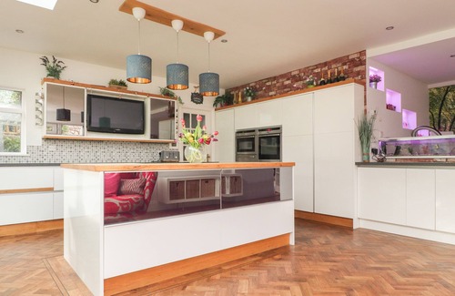 Great Harwood House | PENDLE VIEW, pet friendly, luxury holiday cottage in Great Harwood