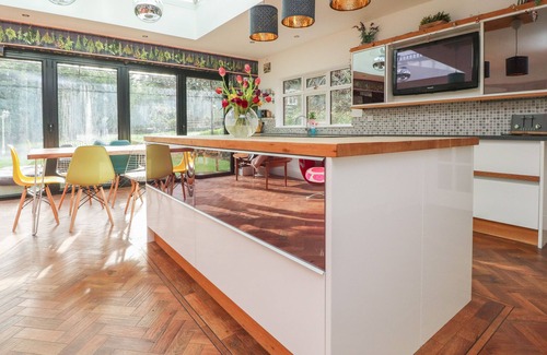 Great Harwood House | PENDLE VIEW, pet friendly, luxury holiday cottage in Great Harwood