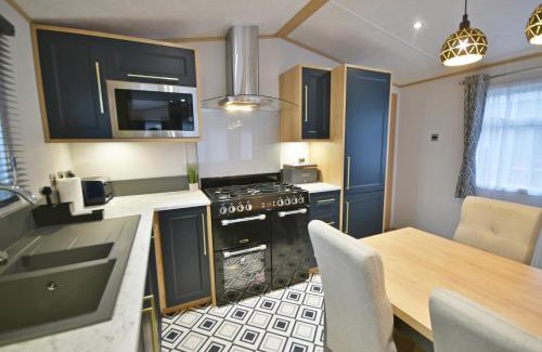 Fence House | Pendle View Retreat - Holiday Park