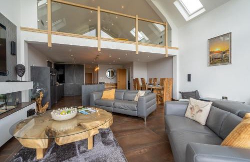 Higher Walton House | Pendle View Sleeps 8 with Hot Tub