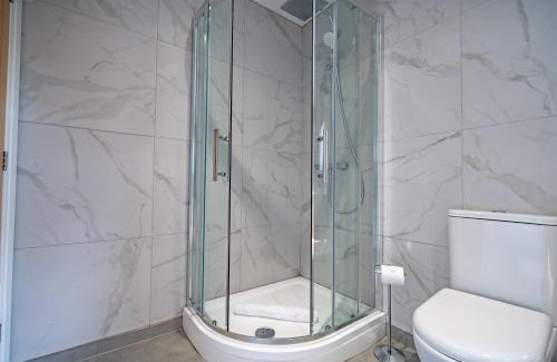 Higher Walton House | Pendle View Sleeps 8 with Hot Tub