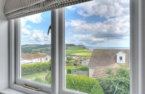 Charmouth House | PENDOWER, pet friendly, country holiday cottage in Charmouth