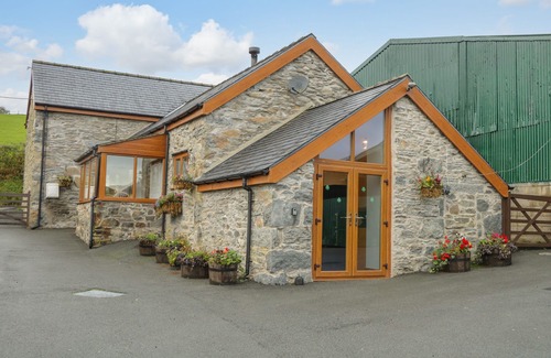 Corwen Cottage | PENDRE UCHAF, pet friendly, character holiday cottage in Melin-Y-Wig